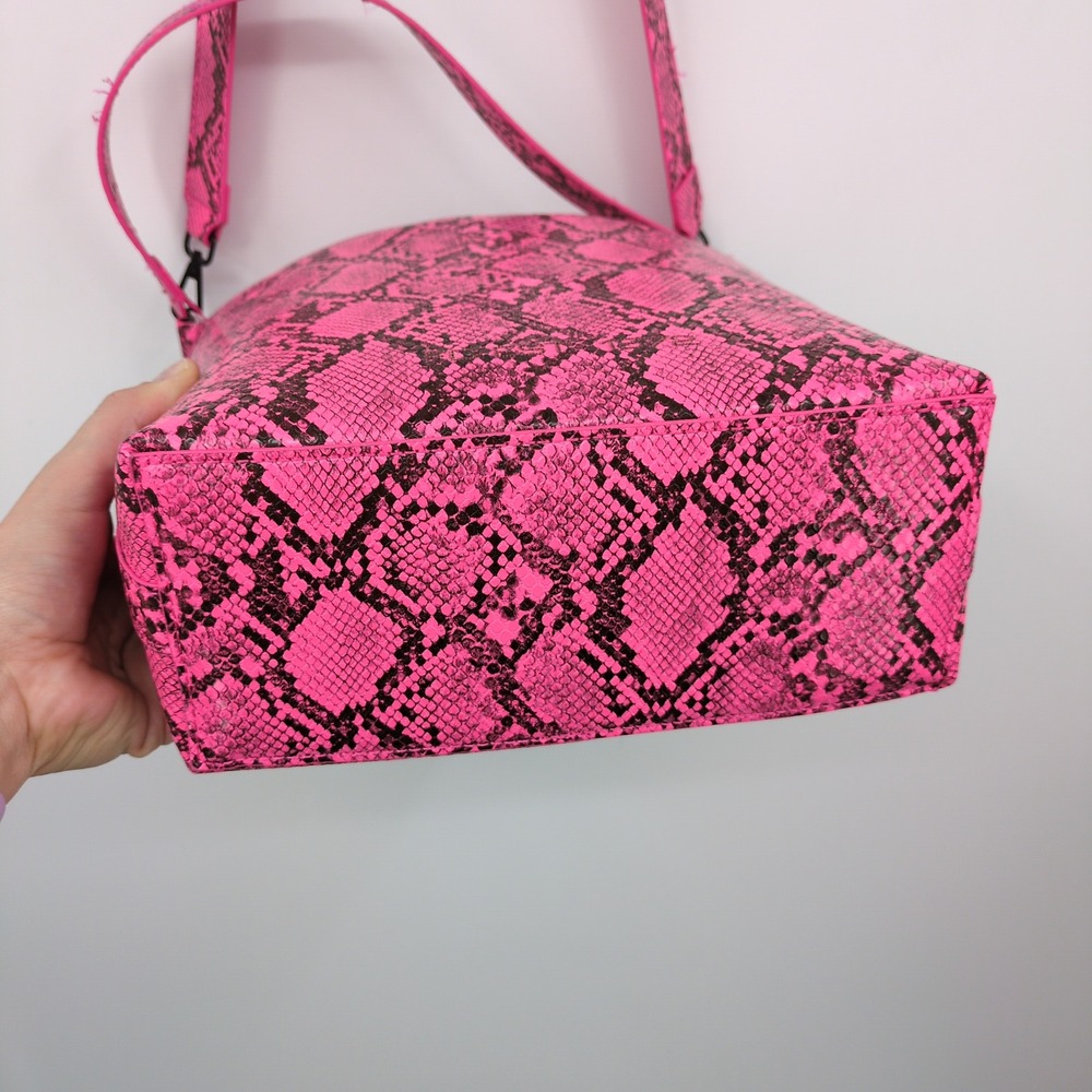 French‎ Connection Lucy Neon Pink Snakeskin Bucket Crossbody Bag NWT - Picture 7 of 11